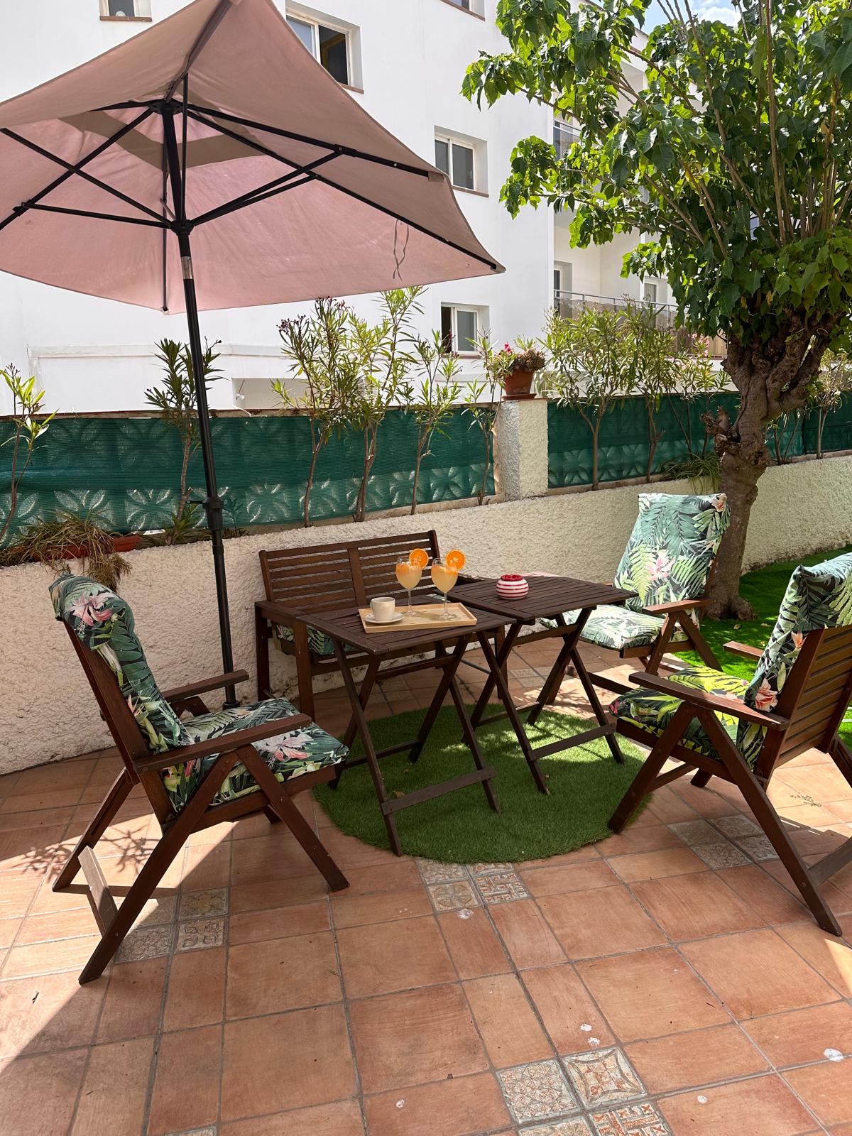 Villa garden seating